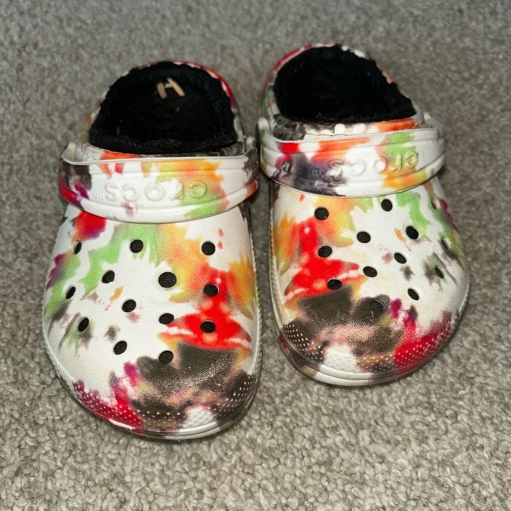 𝅺CROCS Classic Tie Dye Fuzzy Lined Clogs size C9